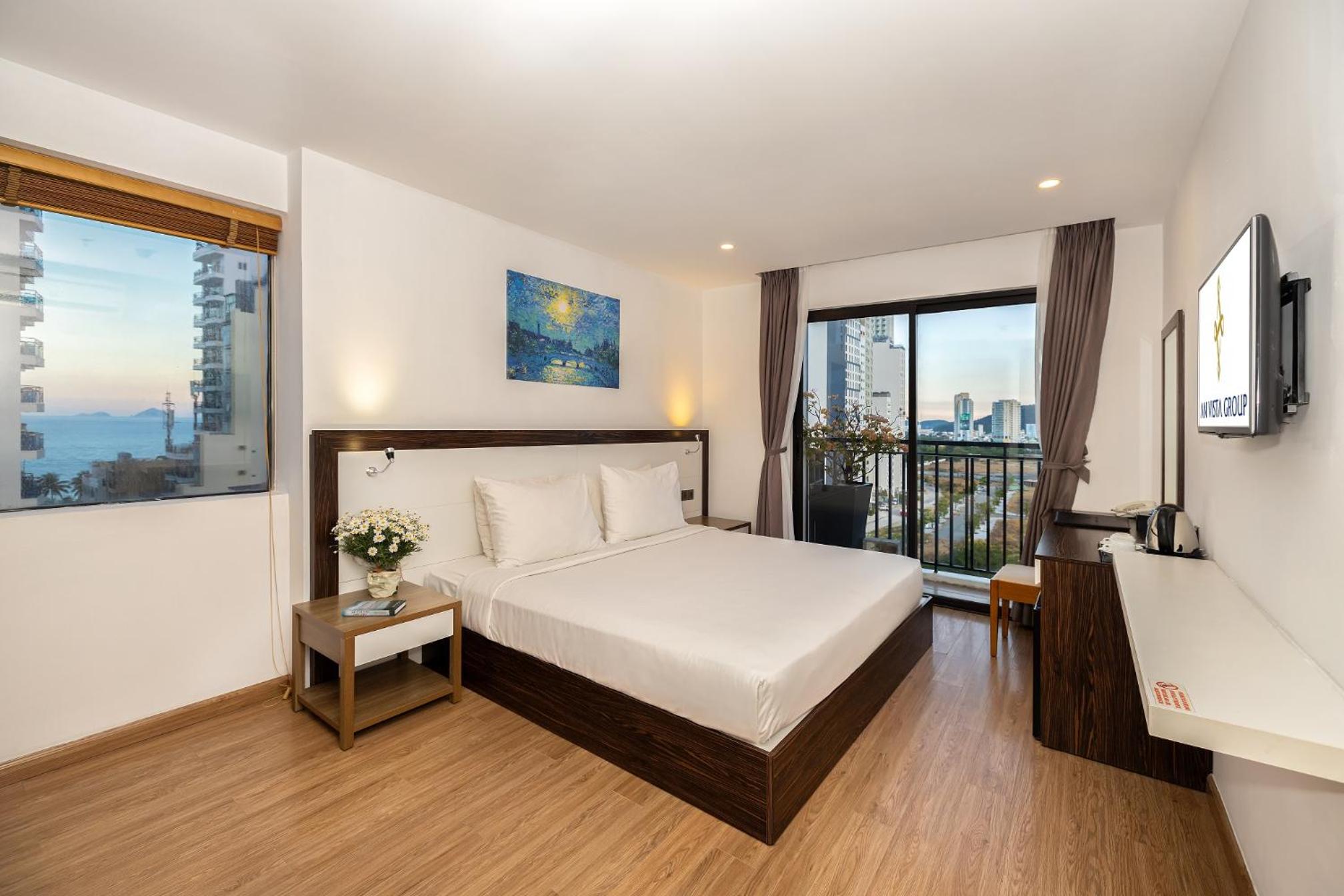 غرفة تنفيذية بسرير مزدوج بإطلالة على الجبل بحوض استحمام، An Vista Hotel 5/7