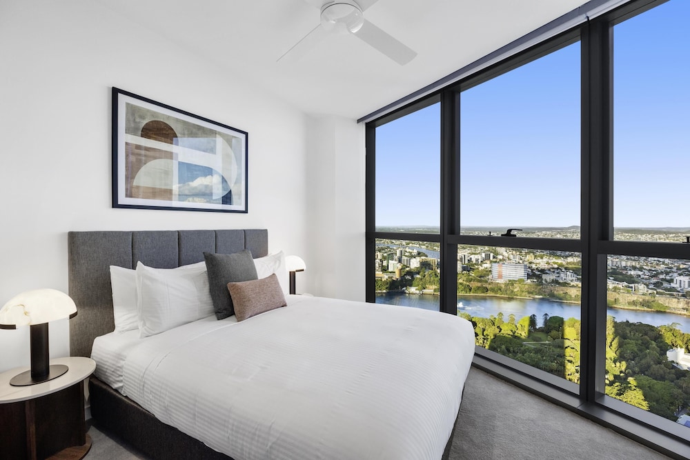 2 Bedrooms, Suite, Queen Bed, Skyline View