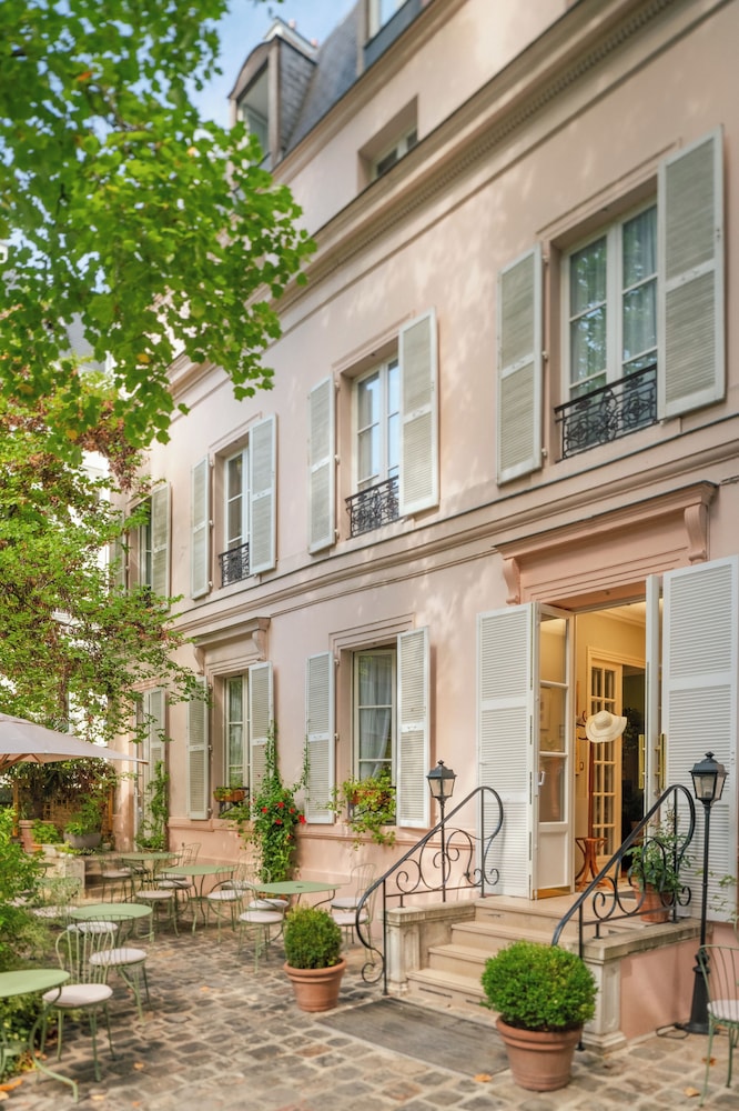 Hotel des Grandes Ecoles 2/49