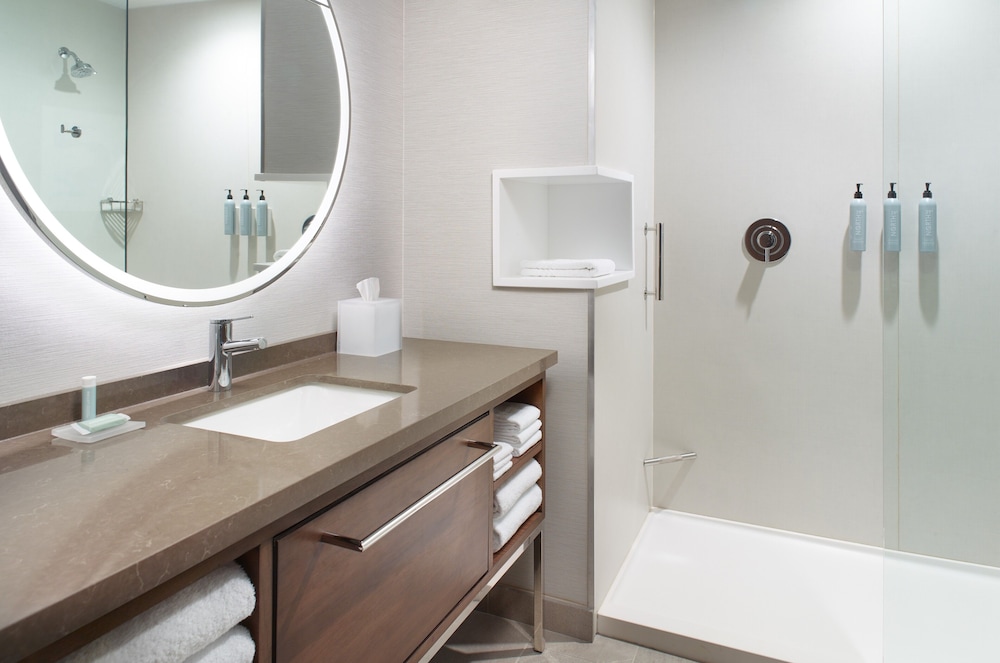 غرفة قياسية بسرير كينج لذوي الإعاقة، Courtyard BY Marriott Atlanta Covington 2/2