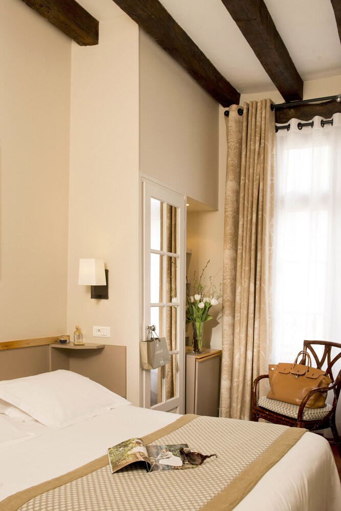 HOTEL DE LUTECE 26/40