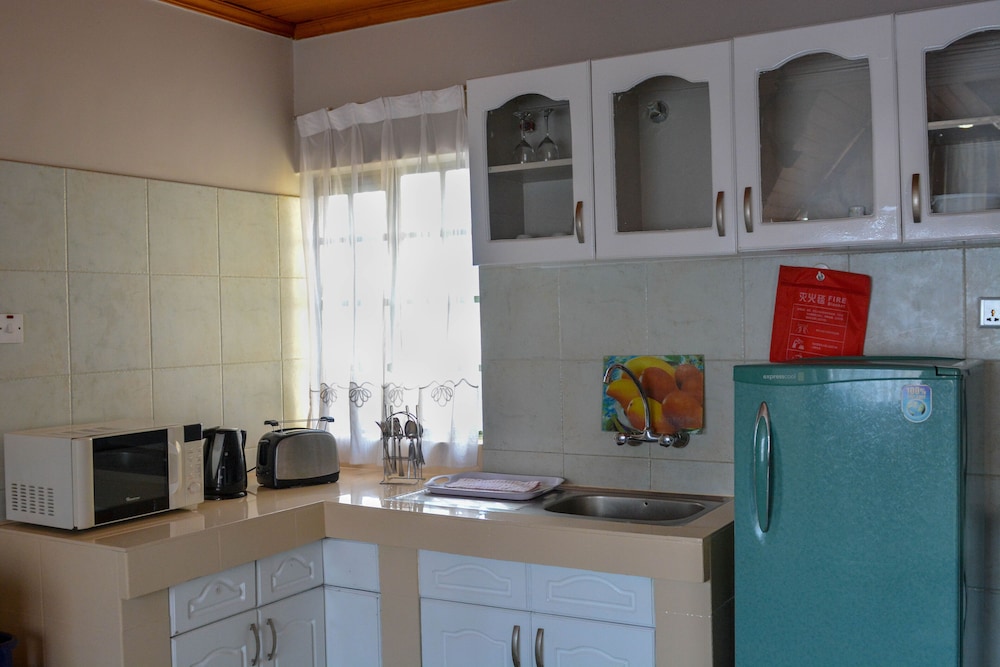 Eldon Suites Apartments 30/34