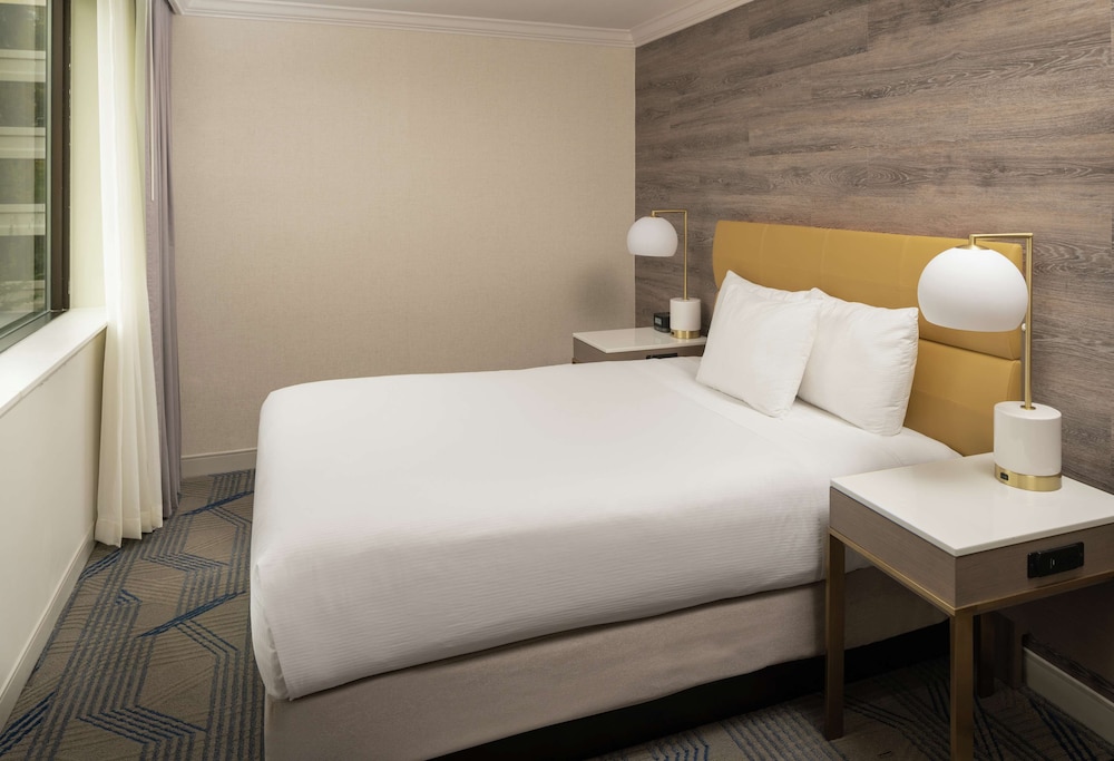 SUITE, KING BED, ALCOVE