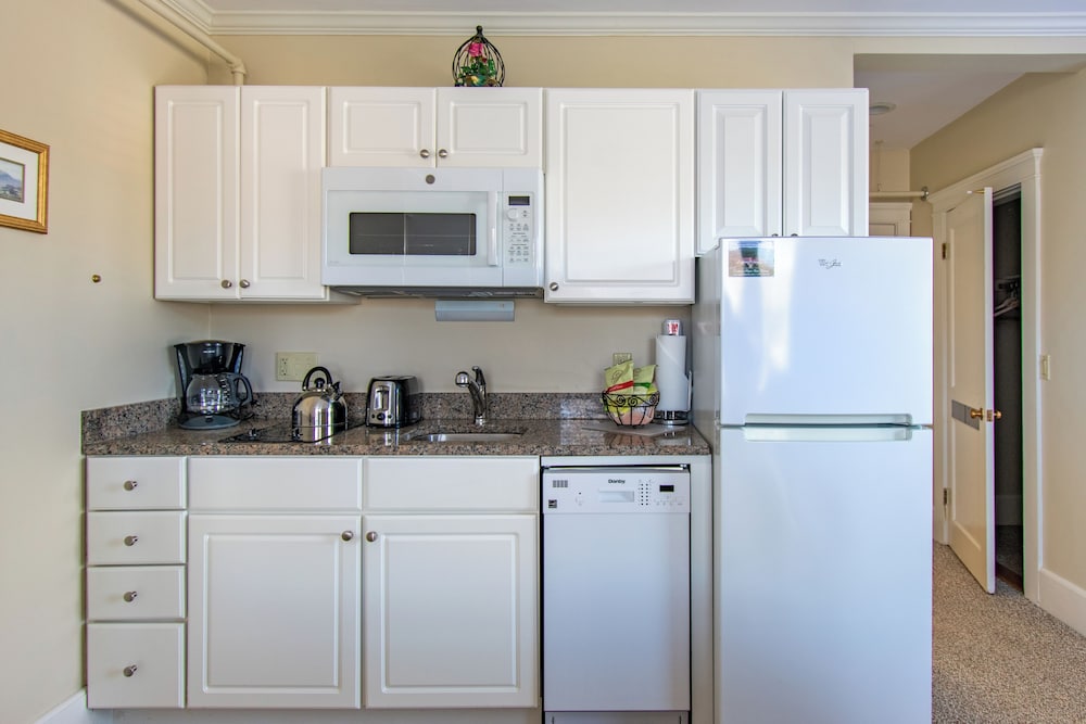 Eastern Slope Inn Resort 2/50