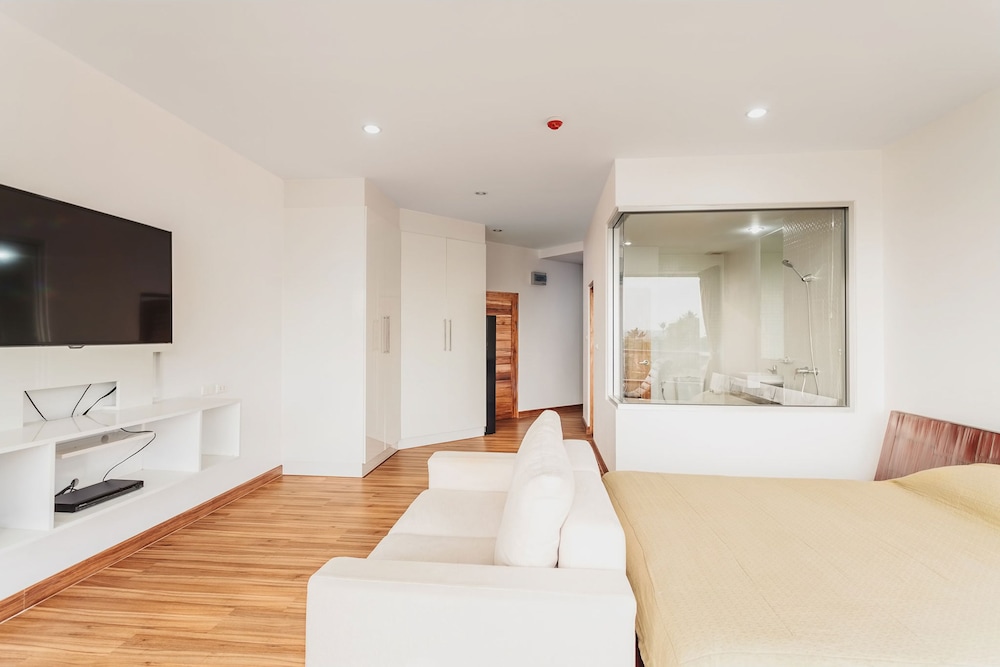 Chic Condo Karon 24/61