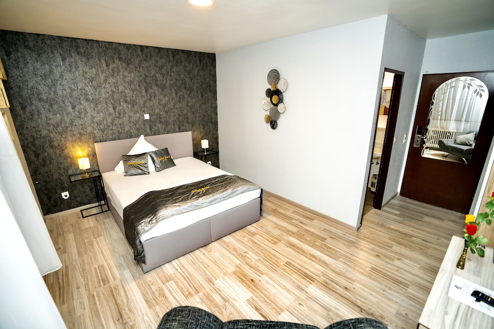 Parkhotel Lindenhof 15/40