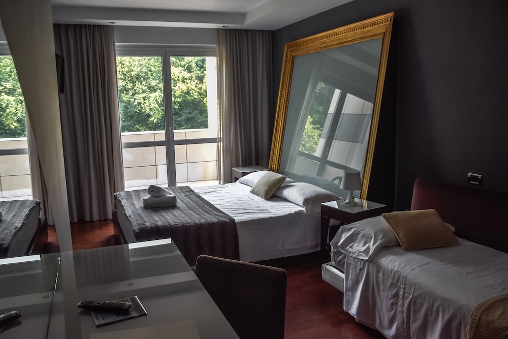 Aston Hotel 10/42