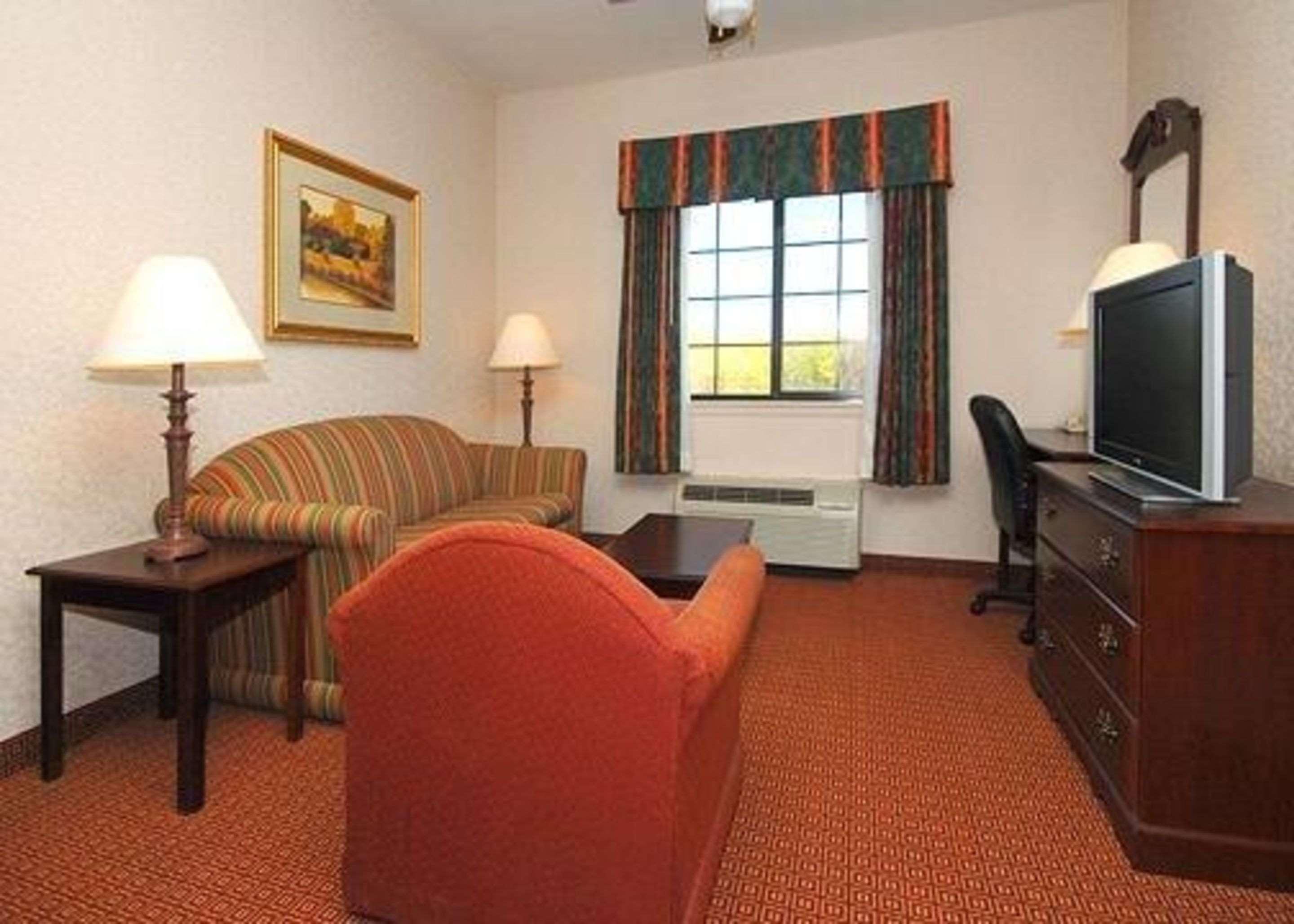 EFFICIENCY, SUITE, QUEEN BED