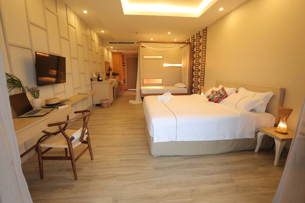 Navela Hotel & Banquet 12/50