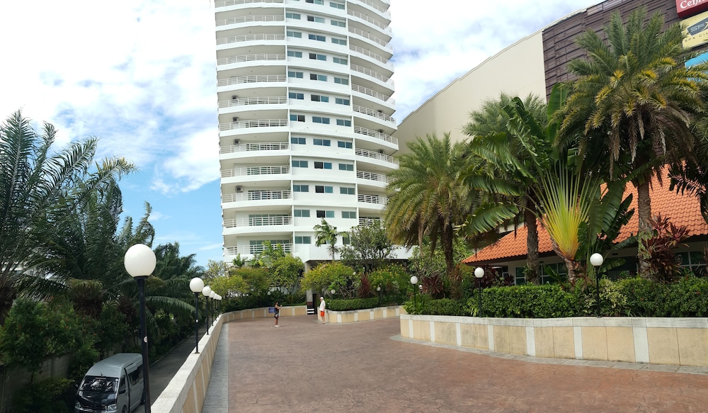Vtsix Condo Rentals at View Talay 6 Pattaya 64/71