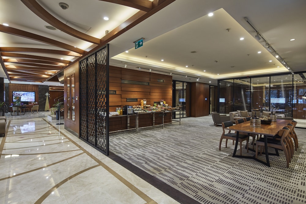 Movenpick Hotel Istanbul Golden Horn 9/89