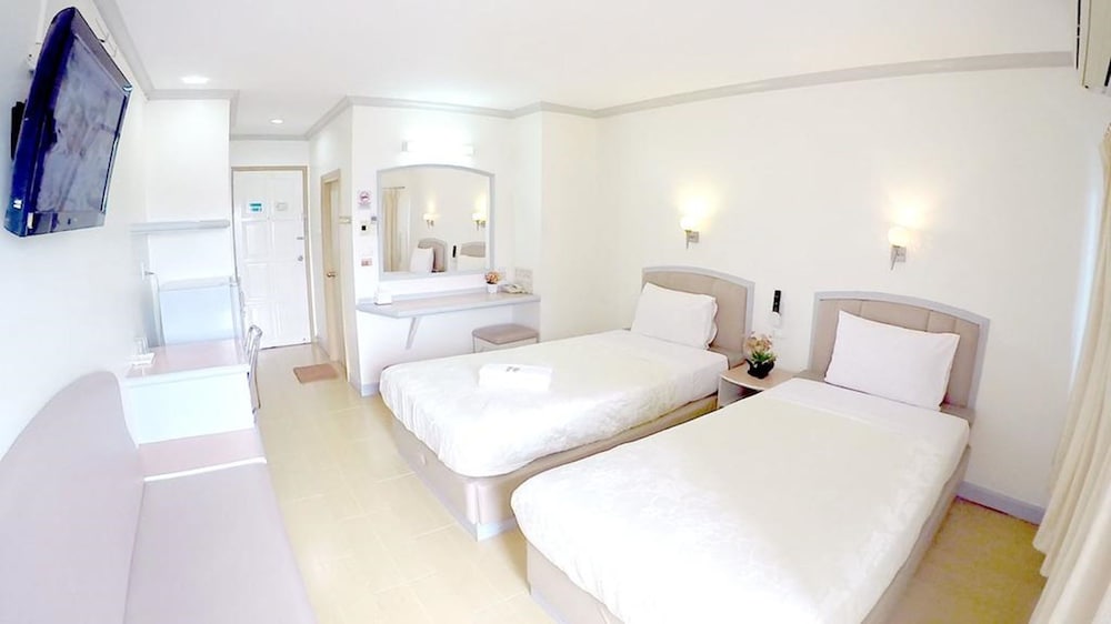 P.A. Place Hotel 13/38
