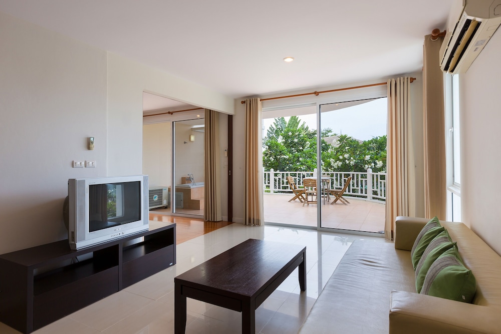 Baan Poolom Beachfront Condominium 25/50