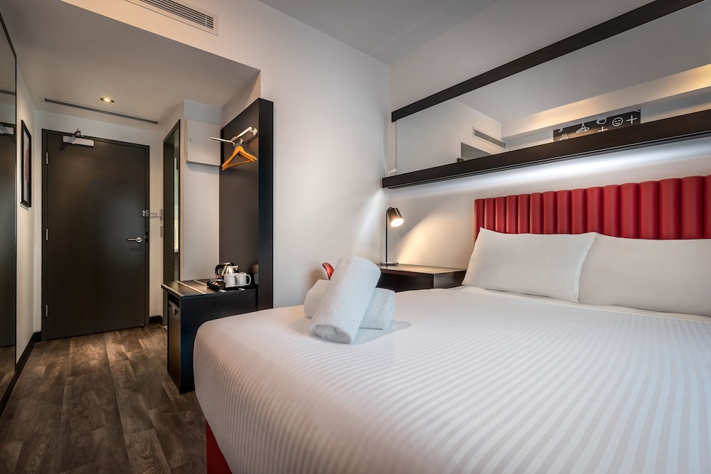 Essence Hotel Carlton 12/55