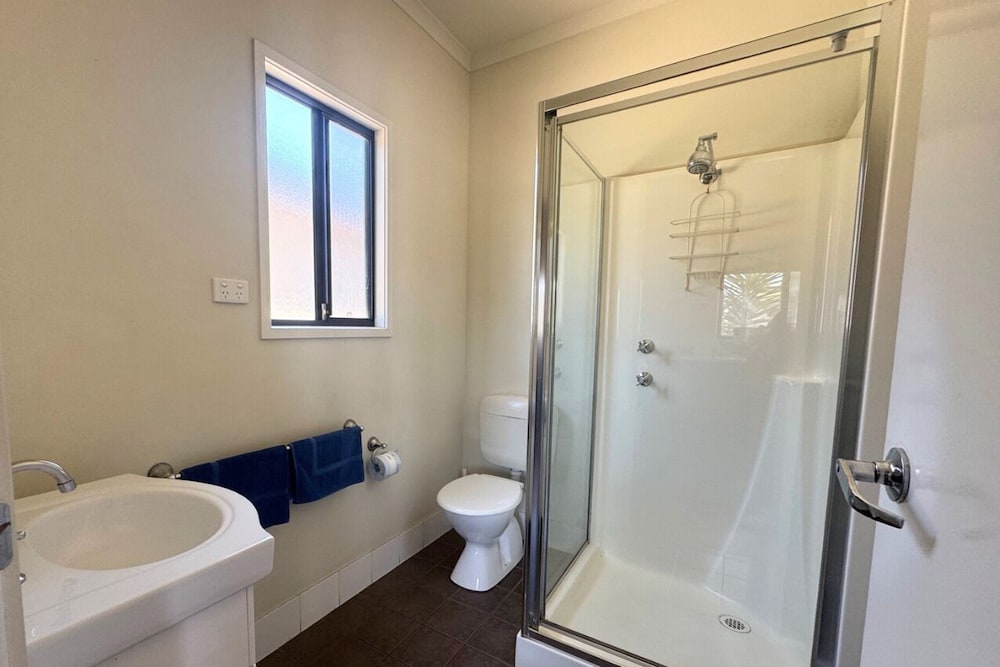 Sundowner Cabin And Tourist Park 50/50