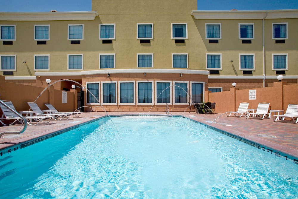 Holiday Inn Express Hotel And Suites Kingsville 2/55