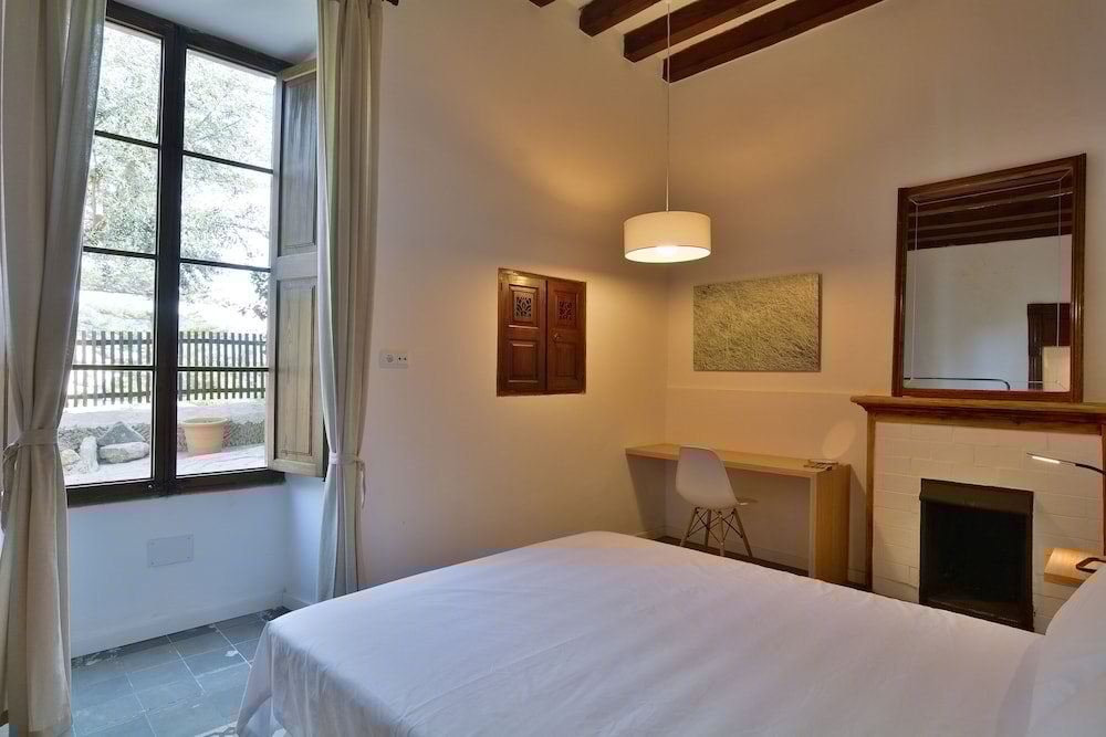 ROOM, DOUBLE BED
