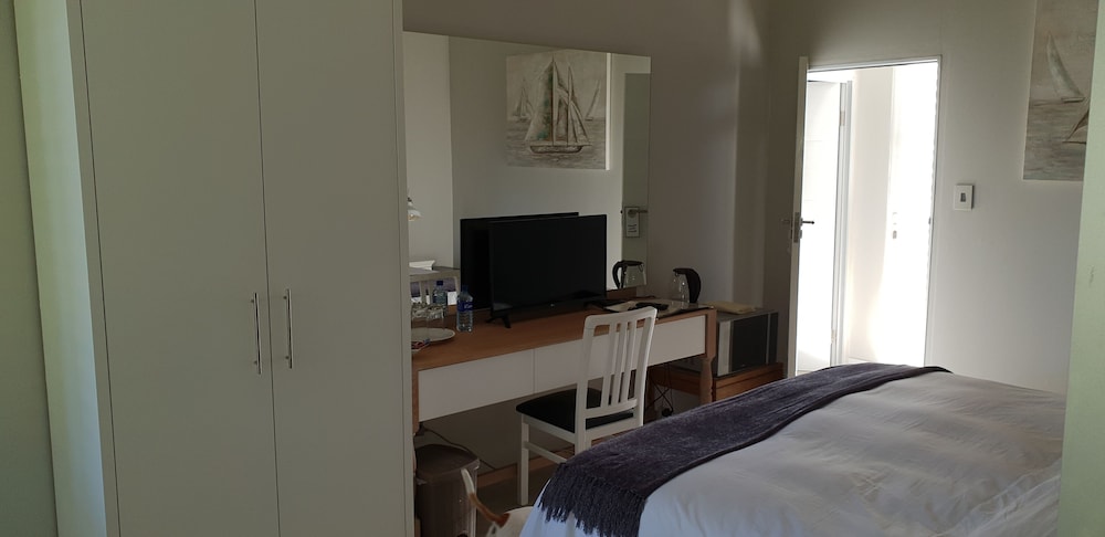 Umhlanga Lodge - Adults Only 9/43