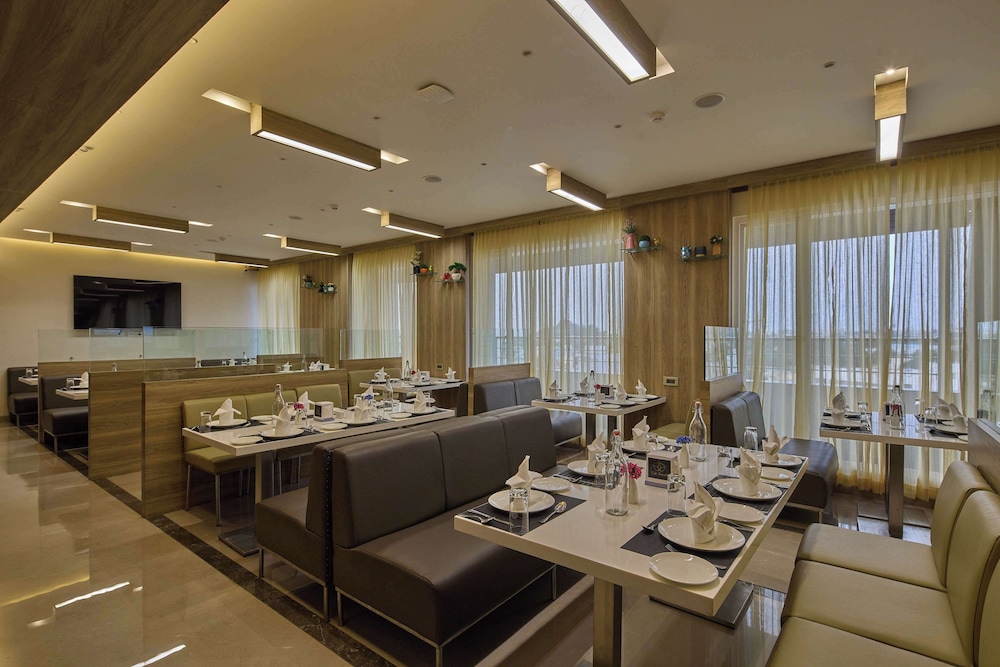 Grand Continent Hosur A Sarovar Portico Affiliate Hotel 36/47