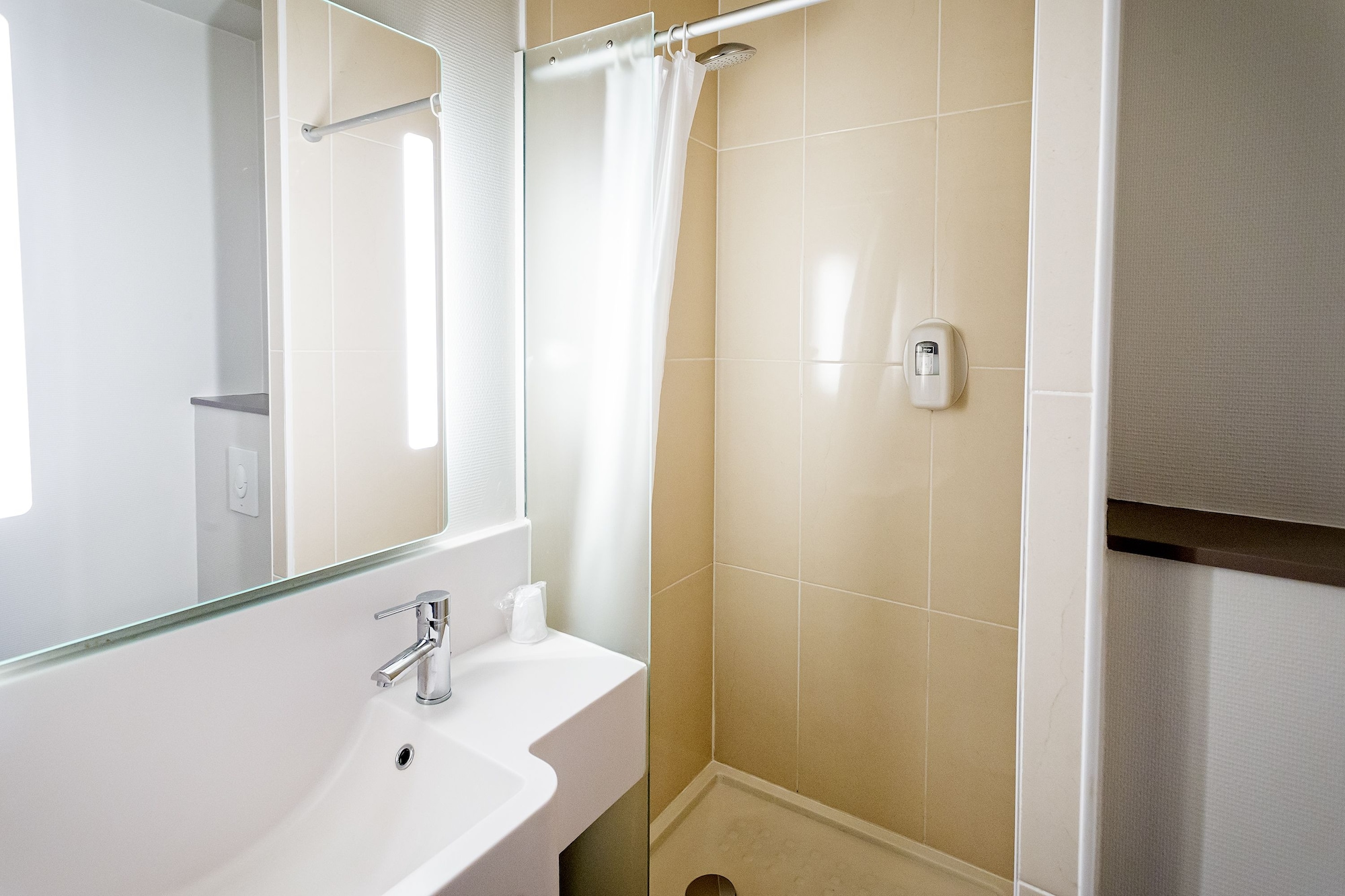 Twin room, B&B Hotel Mulhouse Centre 4/6