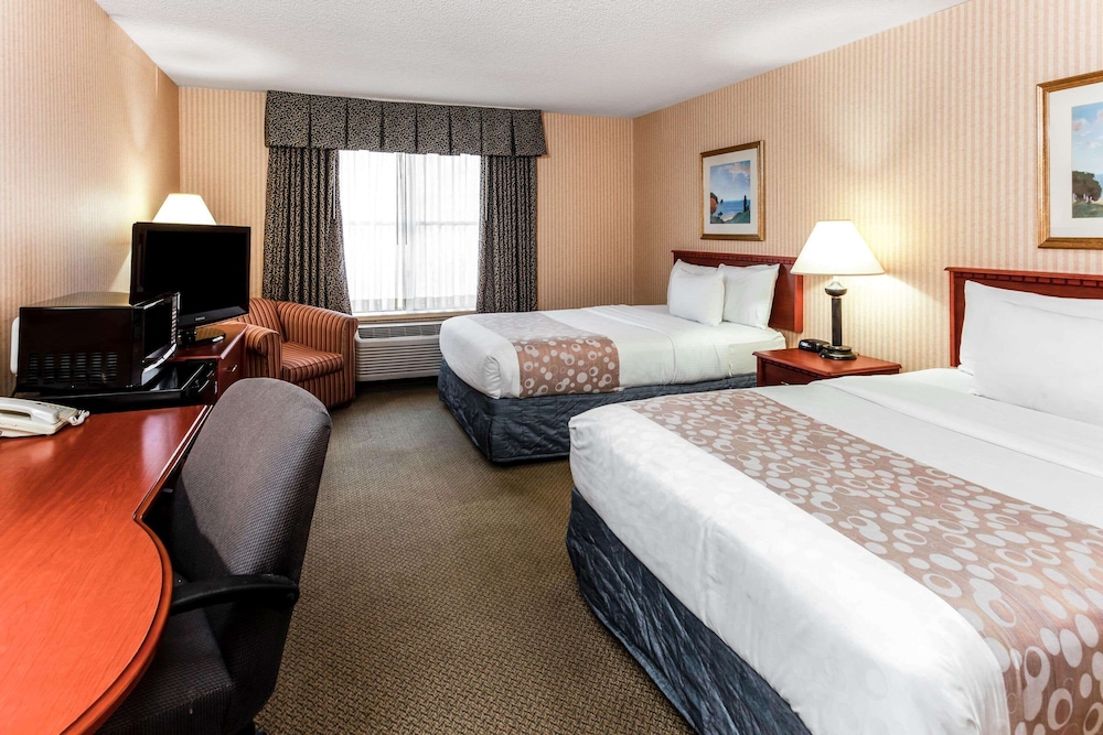 La Quinta Inn & Suites by Wyndham Milwaukee SW New Berlin 12/38