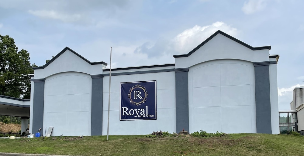 The Royal Inn & Suites 1/17