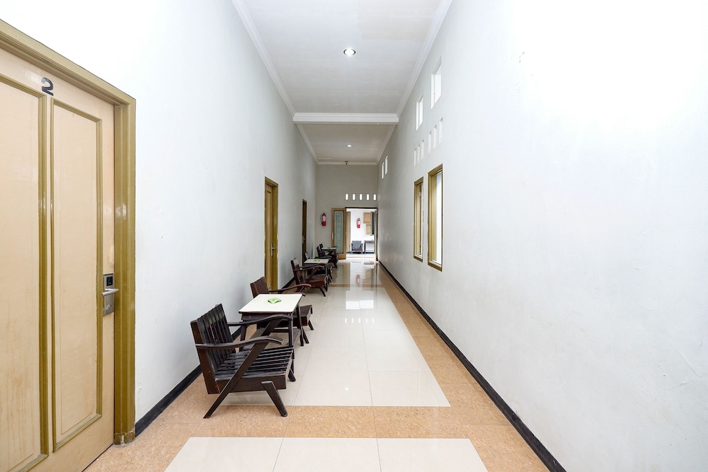 OYO 2436 Hotel Kencana 37/52