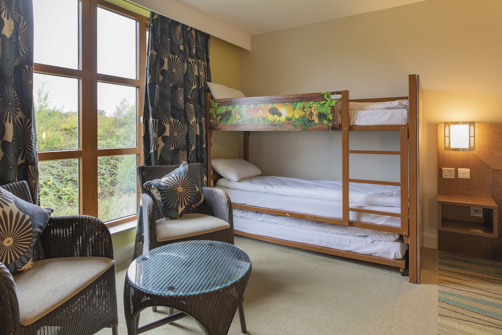 Chessington Resort Hotels 55/90