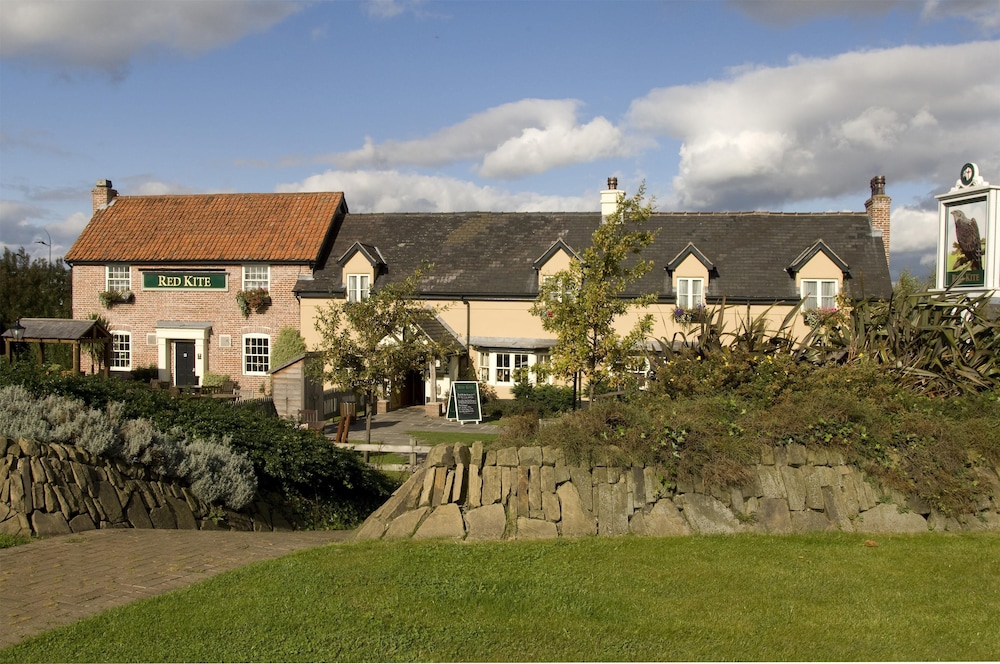 Premier Inn Wakefield South (M1, Jct39) 33/40