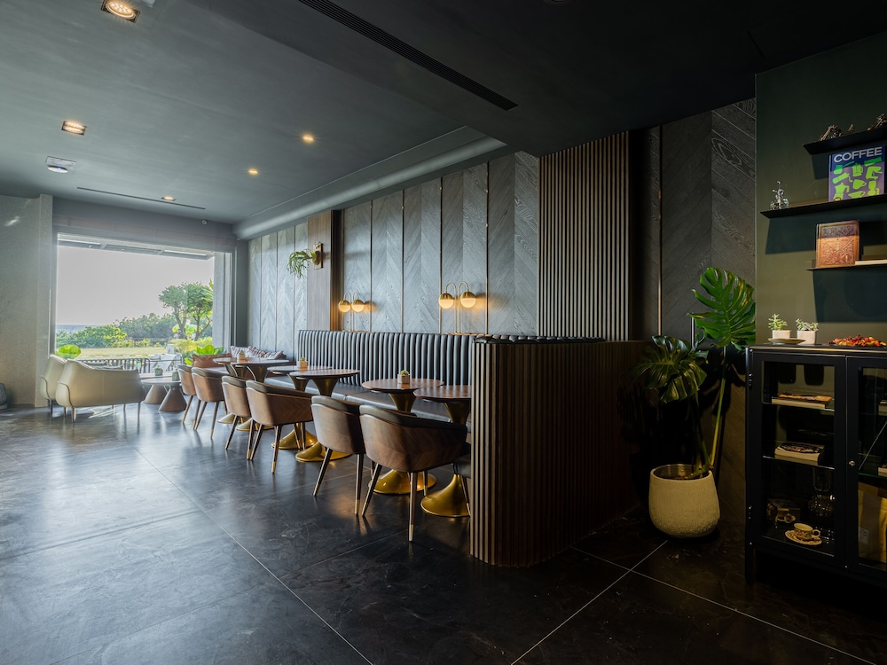 Seawall Inn 34/50