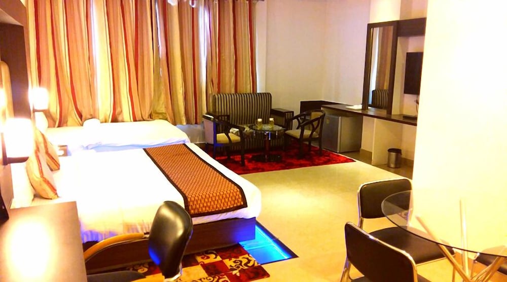The Wallflower Hotel 15/16