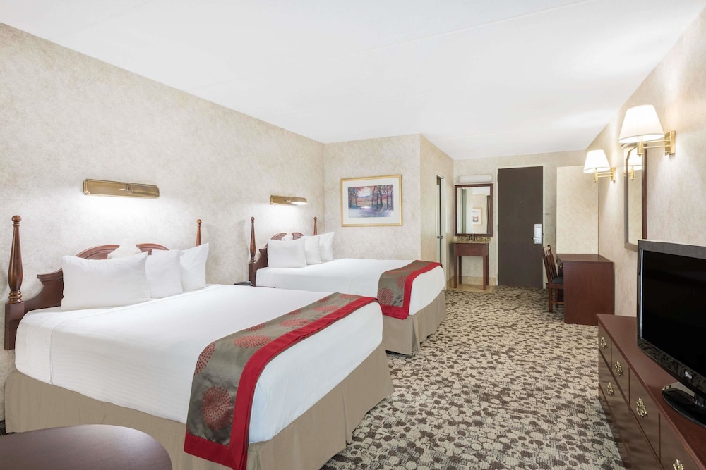 Ramada Plaza by Wyndham Portland 5/35