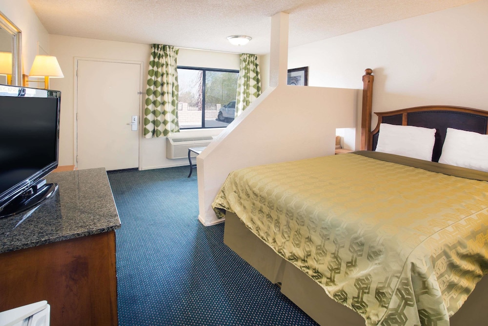 Travelodge by Wyndham Indio 8/21