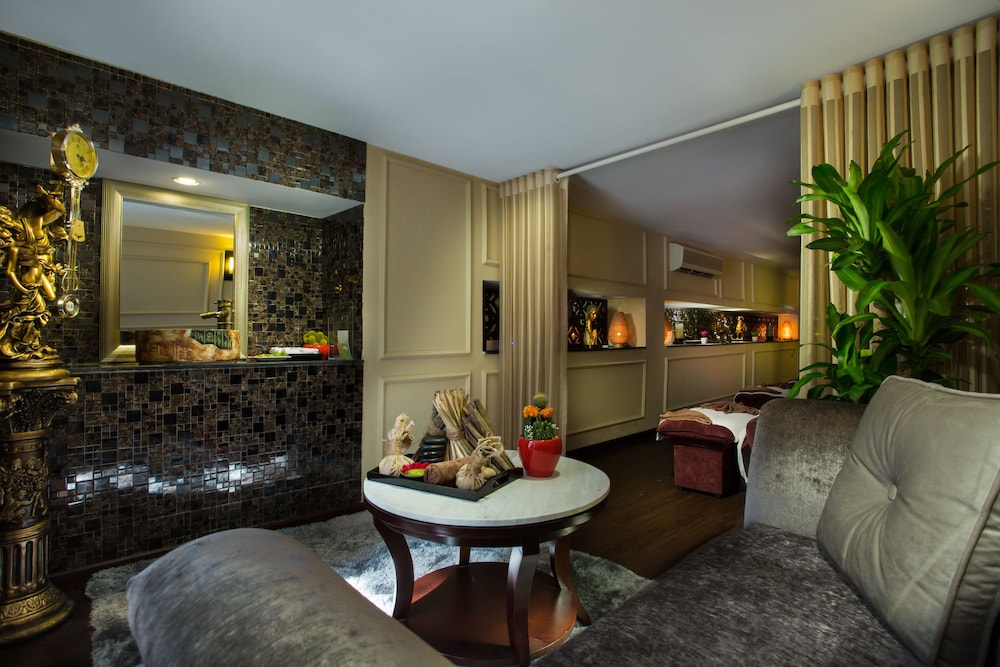 Ambassador Hanoi Hotel & Travel 26/40