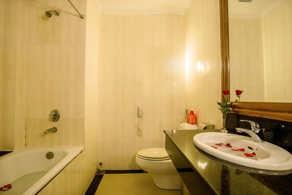 Golden Sea Hotel 39/41