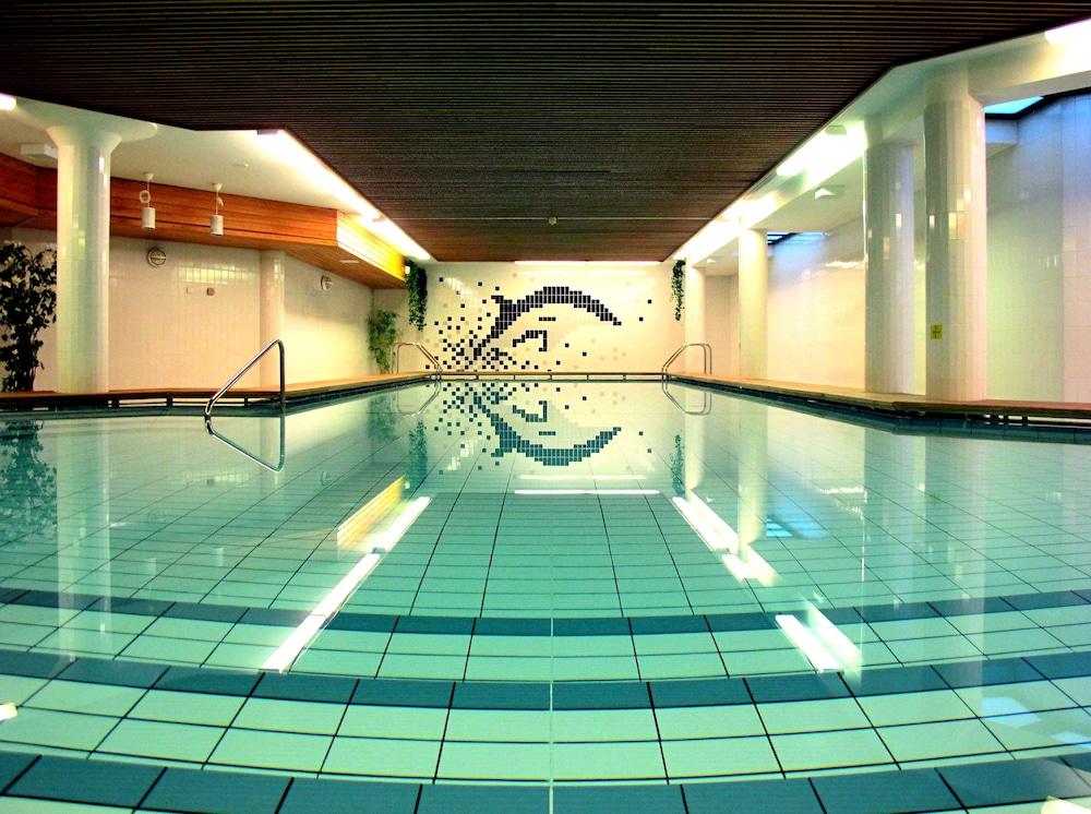 swimming pool spa
