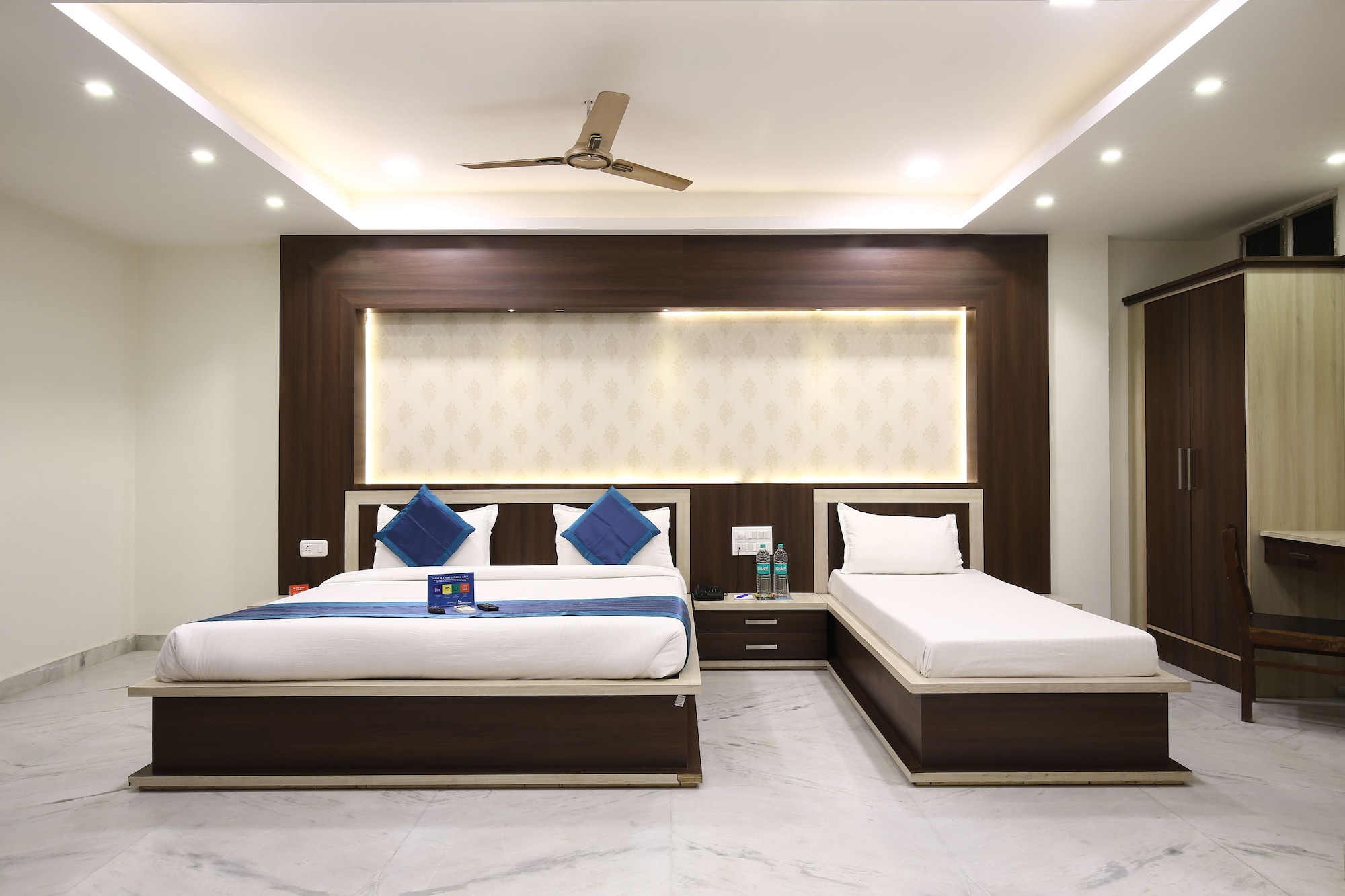 FAMILY, DOUBLE BED