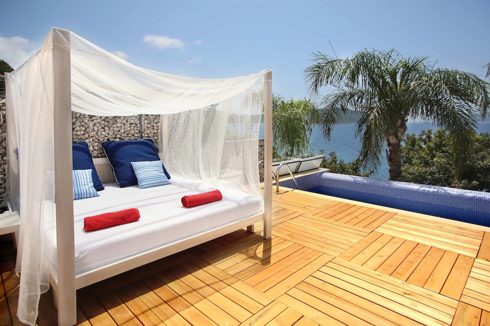 Nur Beach Hotel 11/41