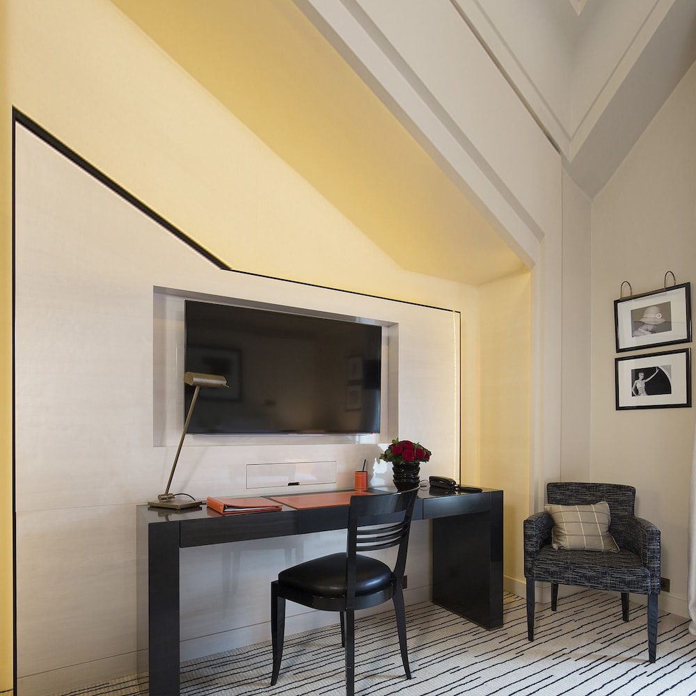 Hotel Montaigne 56/69
