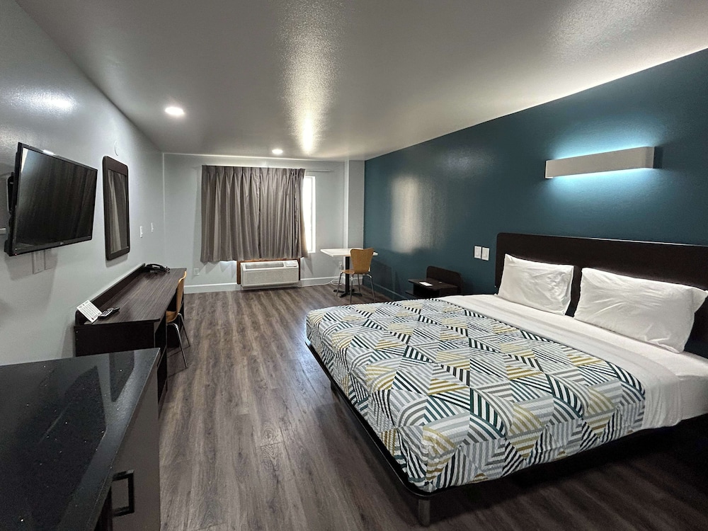 Motel6 Hesperia, CA - West Main Street - I-15 16/60