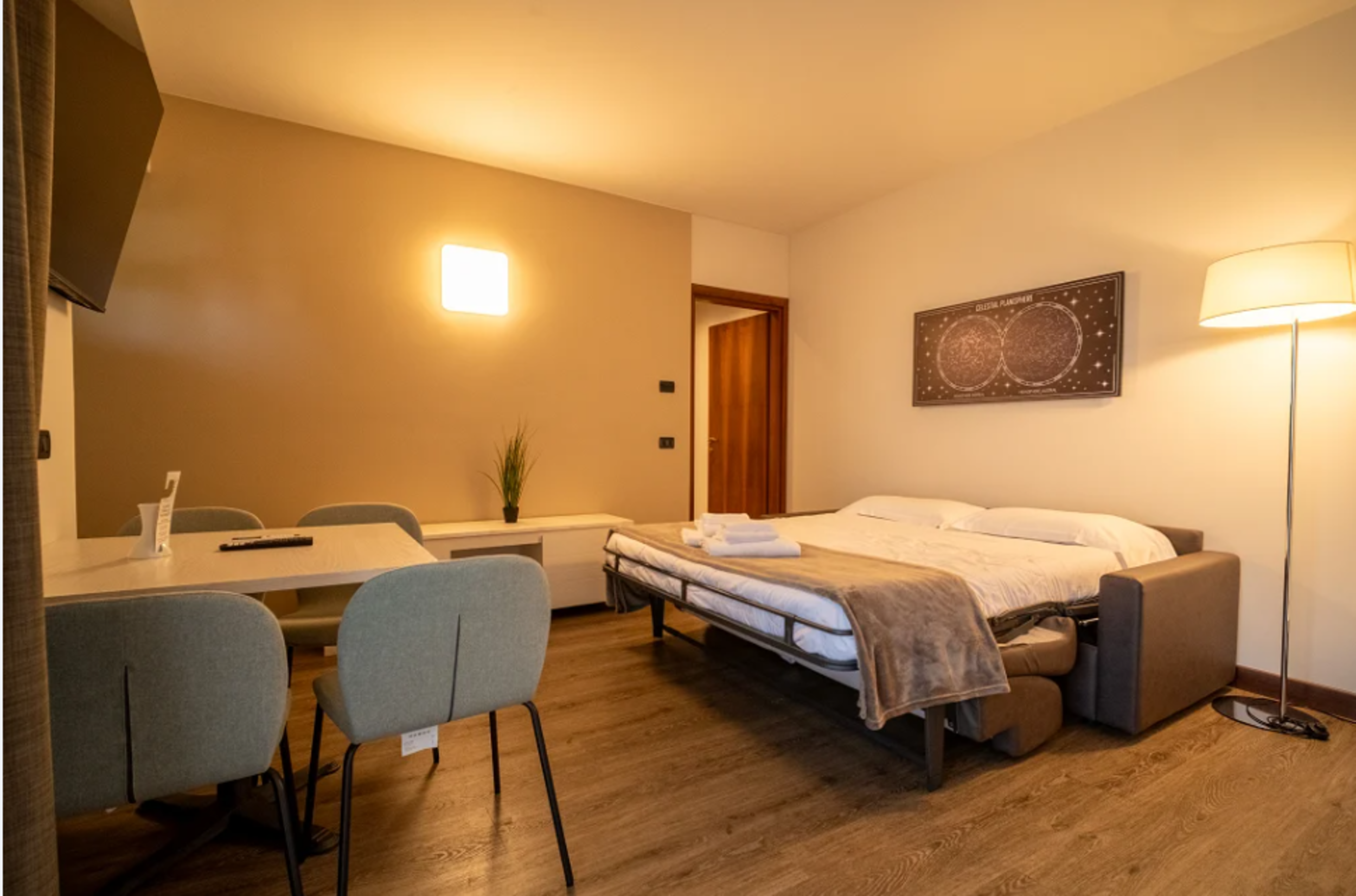 جناح فاخر، Hotel Gardenia 6/10