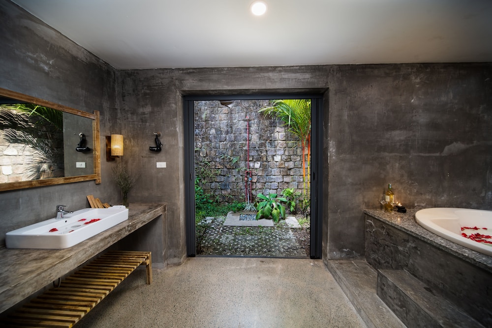LAHANA RESORT PHU QUOC 50/50