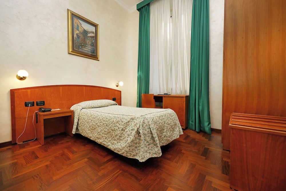 Hotel Corot 10/33
