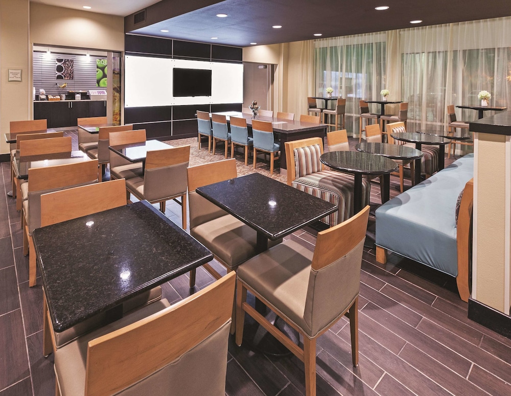 La Quinta Inn & Suites by Wyndham Wichita Falls - MSU Area 31/40