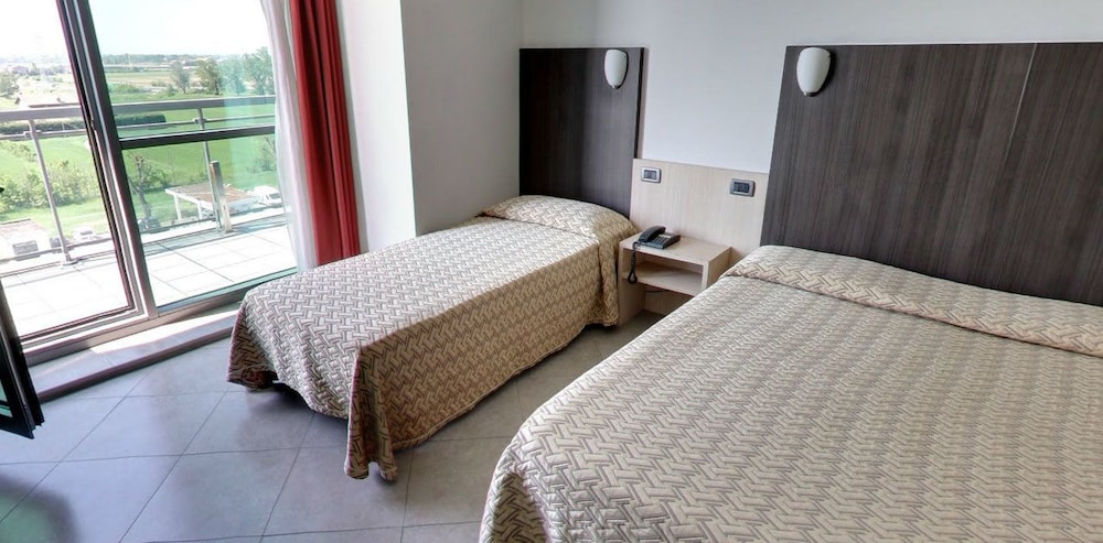 Hotel Lux Modena 16/65