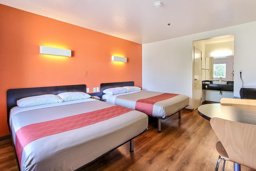 Motel6 Sunnyvale, CA - North 21/60