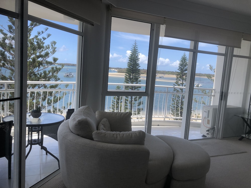 Atrium Resort 36/70