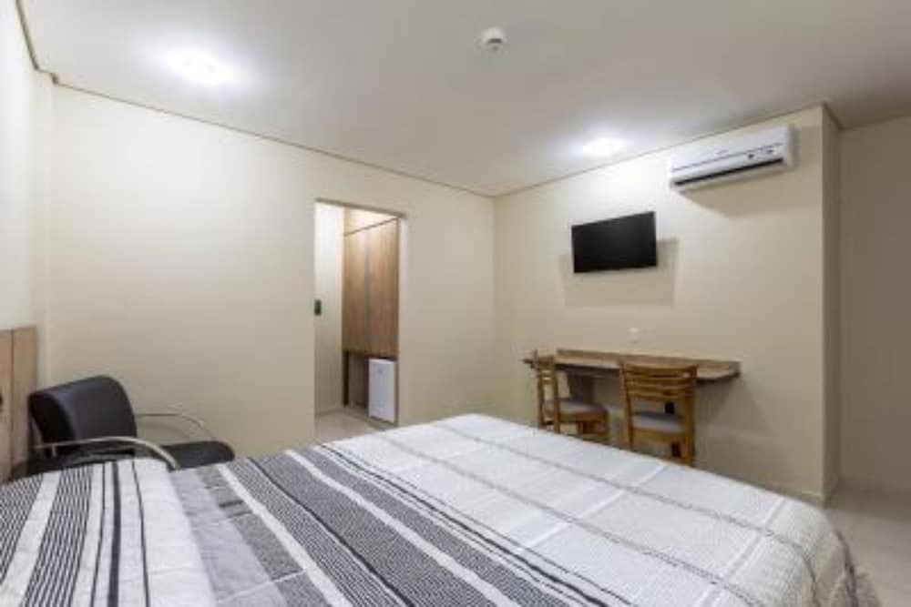 ROOM, DOUBLE BED