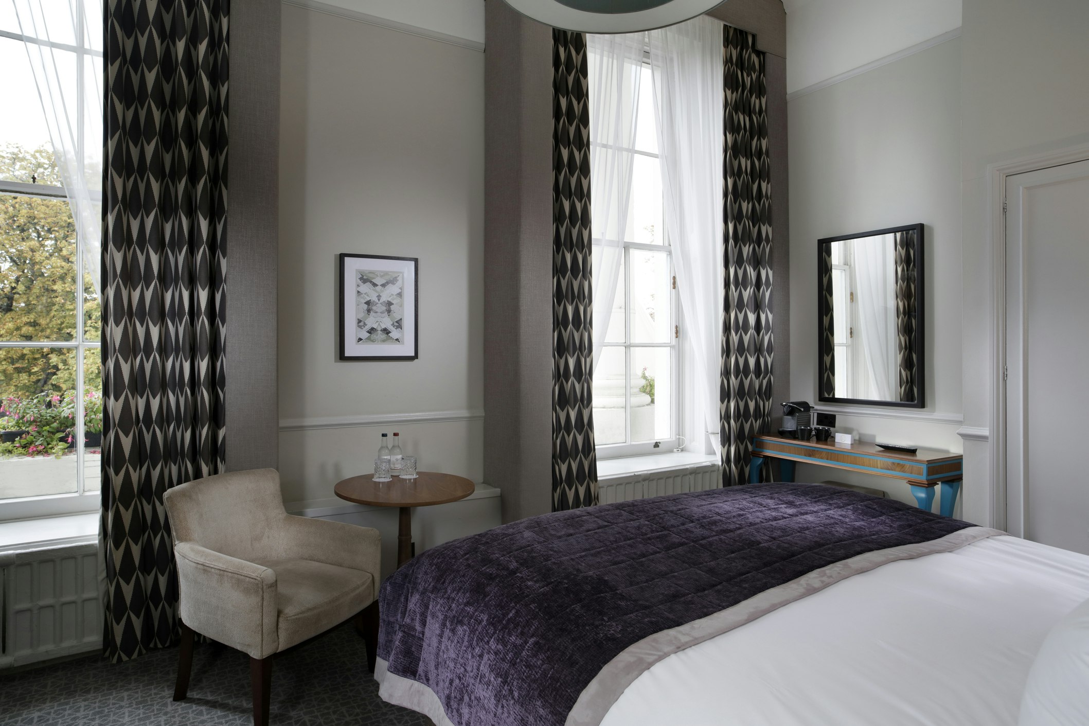 DELUXE, KING BED, CITY VIEW