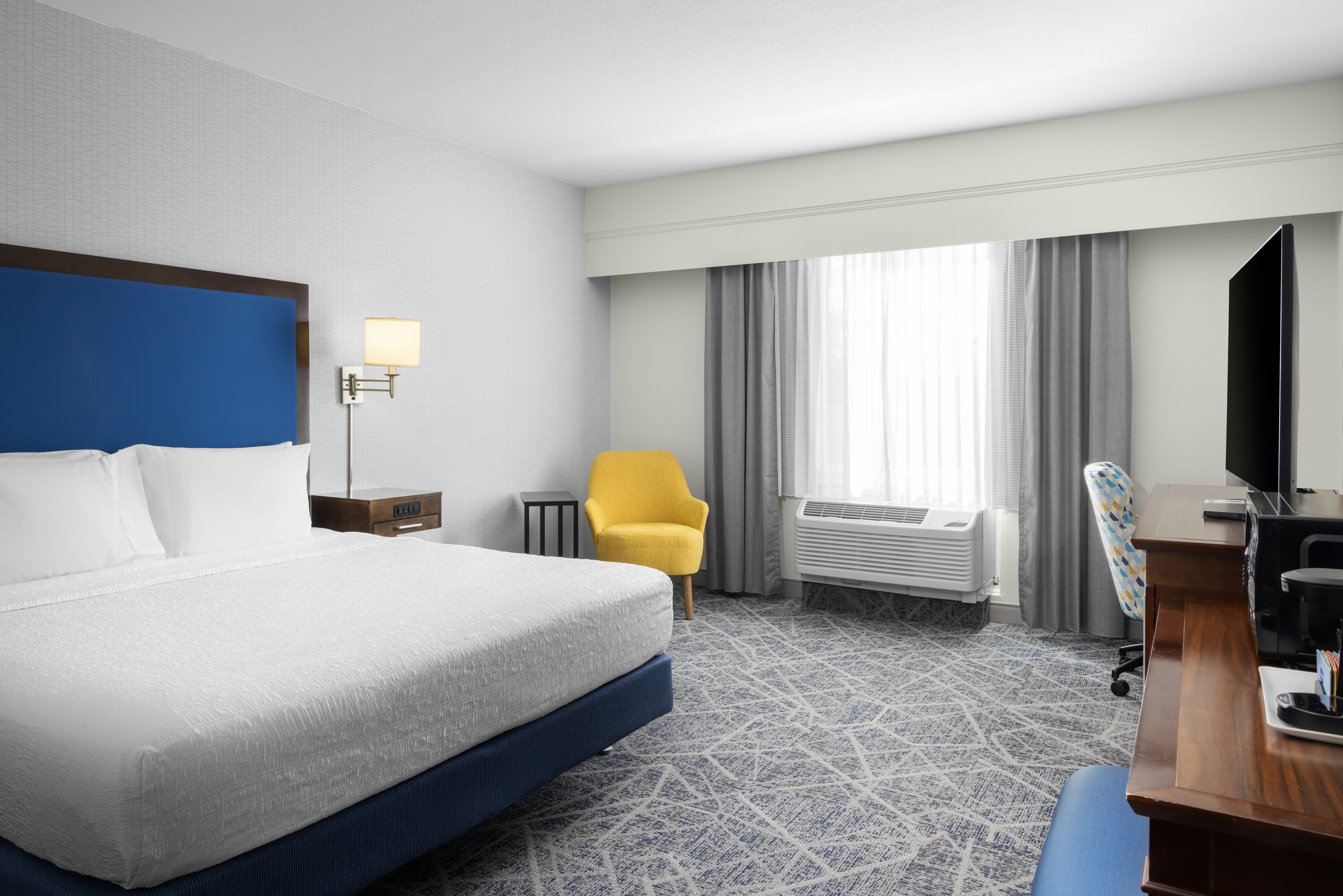 ROOM, KING BED, ACCESSIBLE